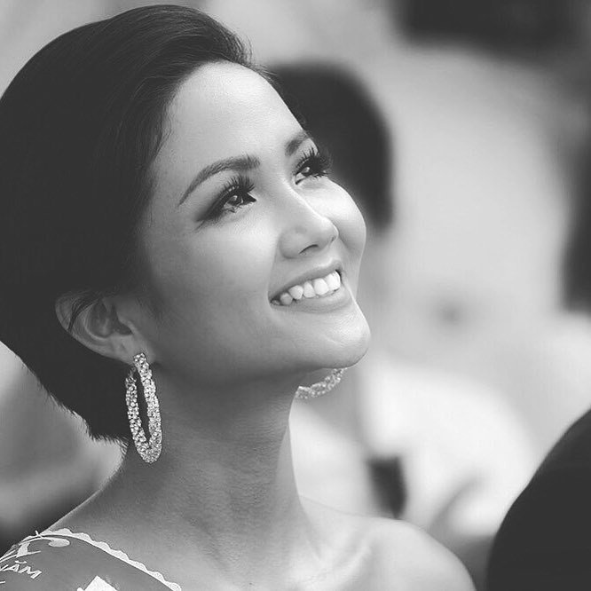 Khuyên tai tròn được lòng mỹ nhân Việt