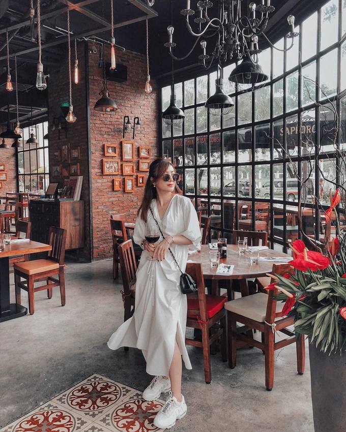 Sao Việt mê diện cả 'cây trắng' trong ngày hè
